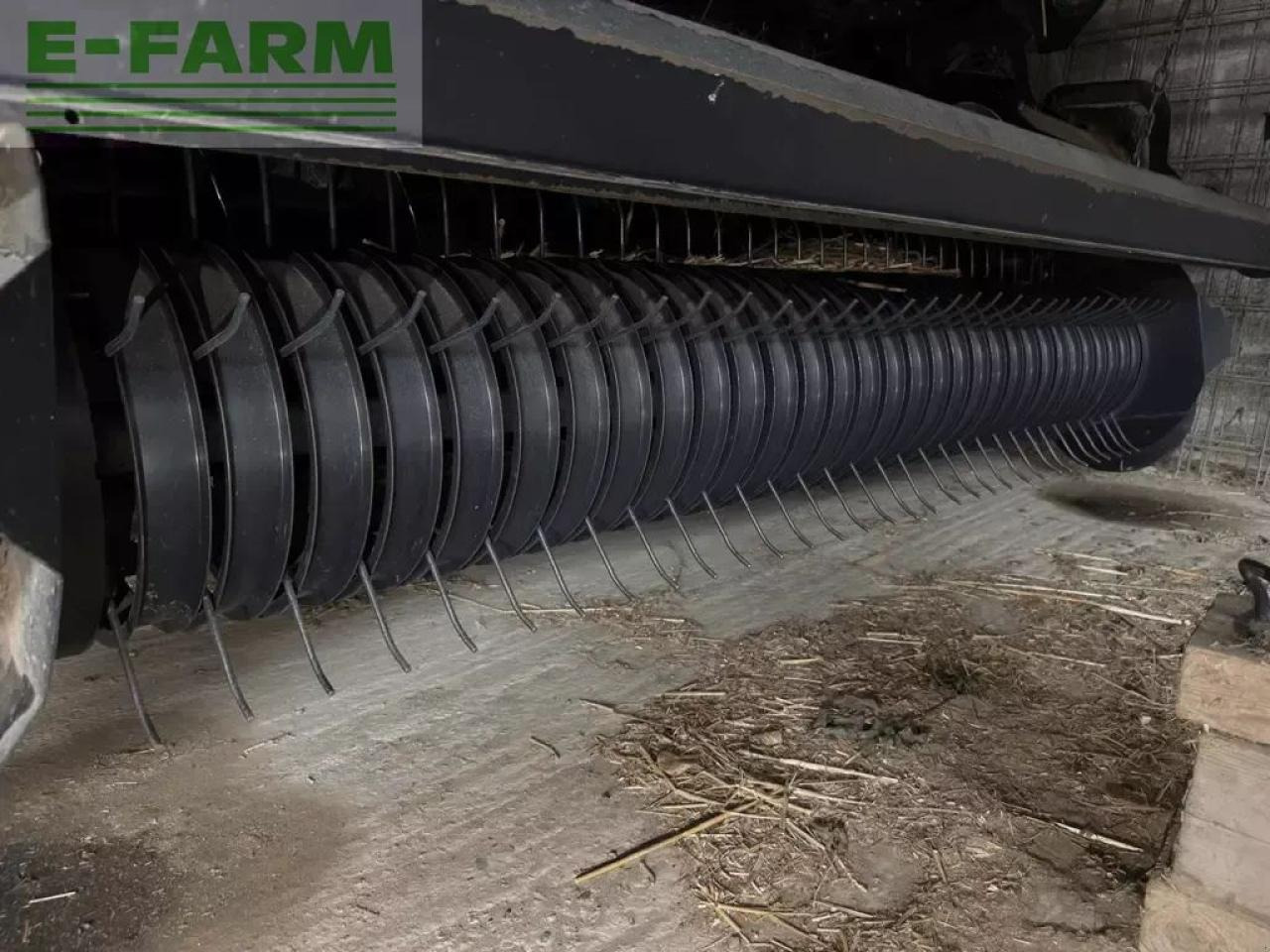 New Holland roll belt 180 - Presse à balles cubiques: photos 4 New Holland roll belt 180 - Presse à balles cubiques: photos 4