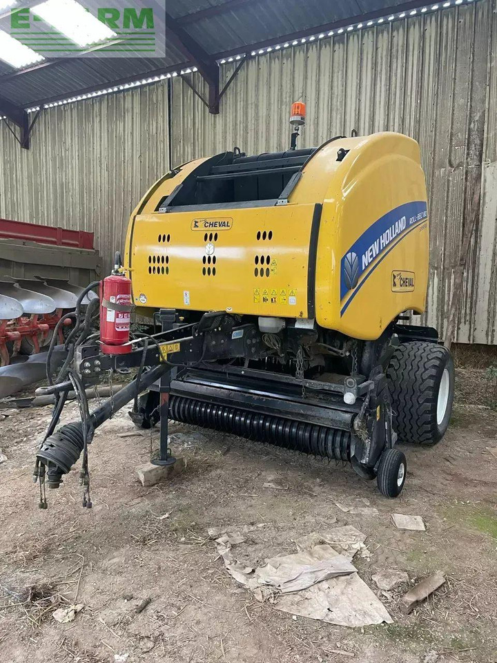 New Holland roll belt 180 super feed - Presse à balles cubiques: photos 1 New Holland roll belt 180 super feed - Presse à balles cubiques: photos 1