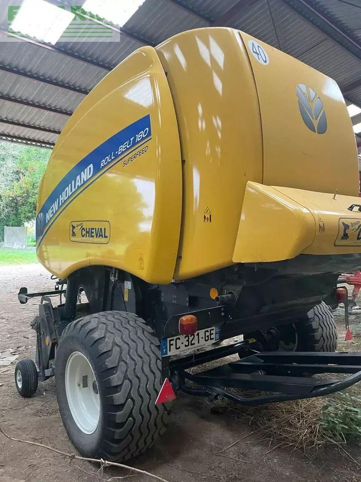 New Holland roll belt 180 super feed - Presse à balles cubiques: photos 2 New Holland roll belt 180 super feed - Presse à balles cubiques: photos 2