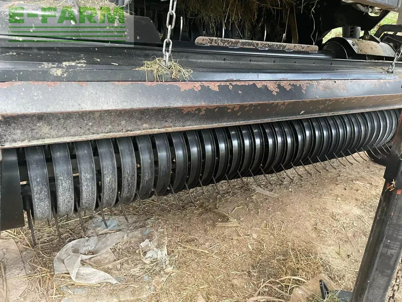 New Holland roll belt 180 super feed - Presse à balles cubiques: photos 5 New Holland roll belt 180 super feed - Presse à balles cubiques: photos 5