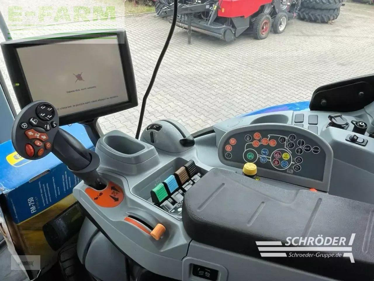 Tracteur agricole New Holland t 7.270 autocommand: photos 15 Tracteur agricole New Holland t 7.270 autocommand: photos 15