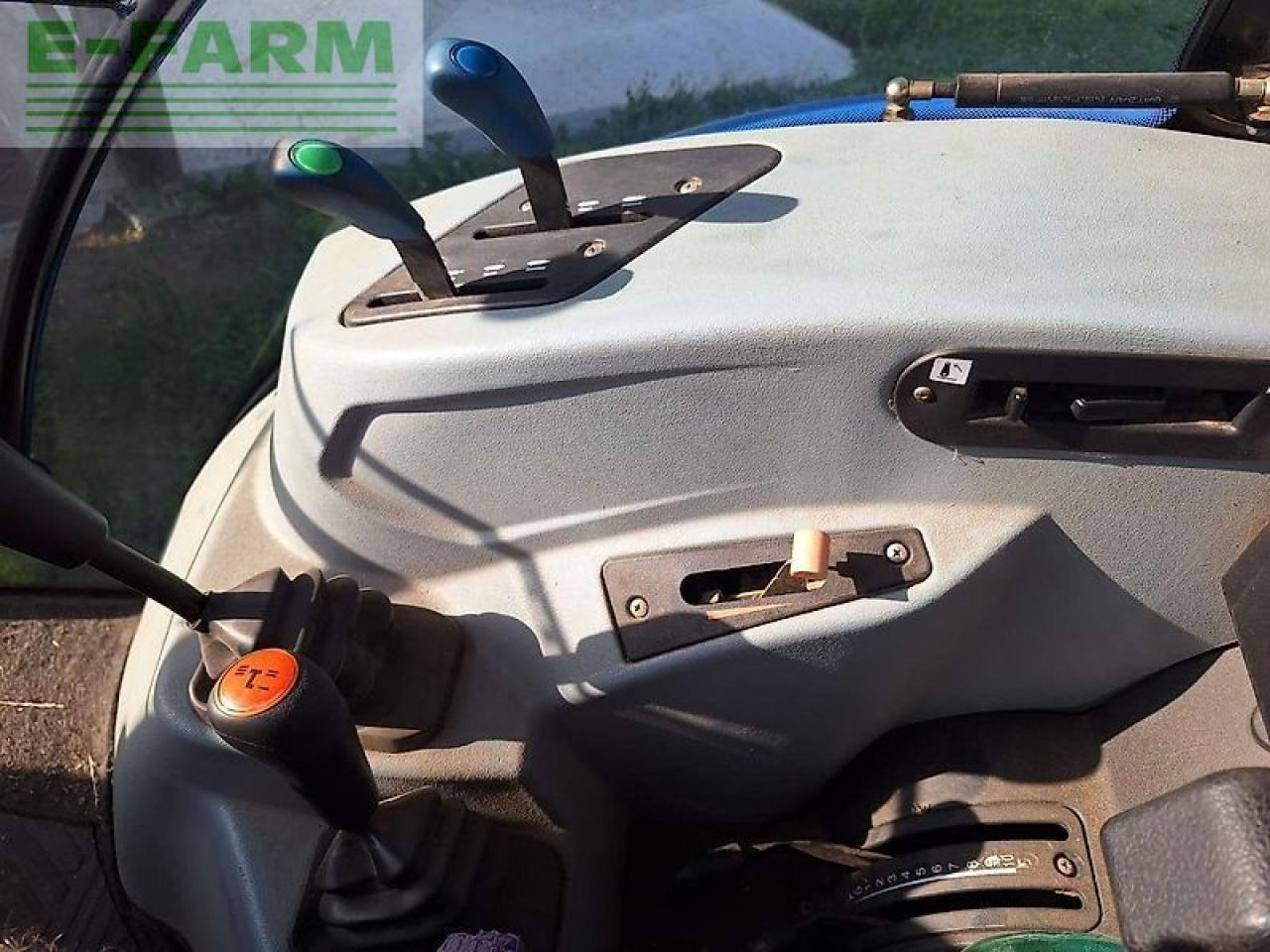 New Holland t4.75s S - Tracteur agricole: photos 5 New Holland t4.75s S - Tracteur agricole: photos 5