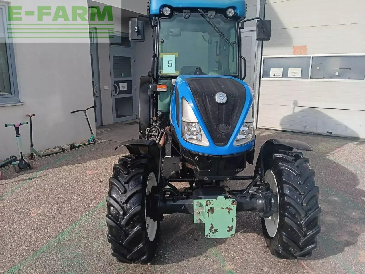 New Holland t4.90 f F - Tracteur agricole: photos 2 New Holland t4.90 f F - Tracteur agricole: photos 2