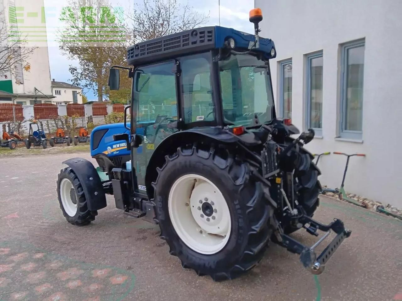 New Holland t4.90 f F - Tracteur agricole: photos 5 New Holland t4.90 f F - Tracteur agricole: photos 5