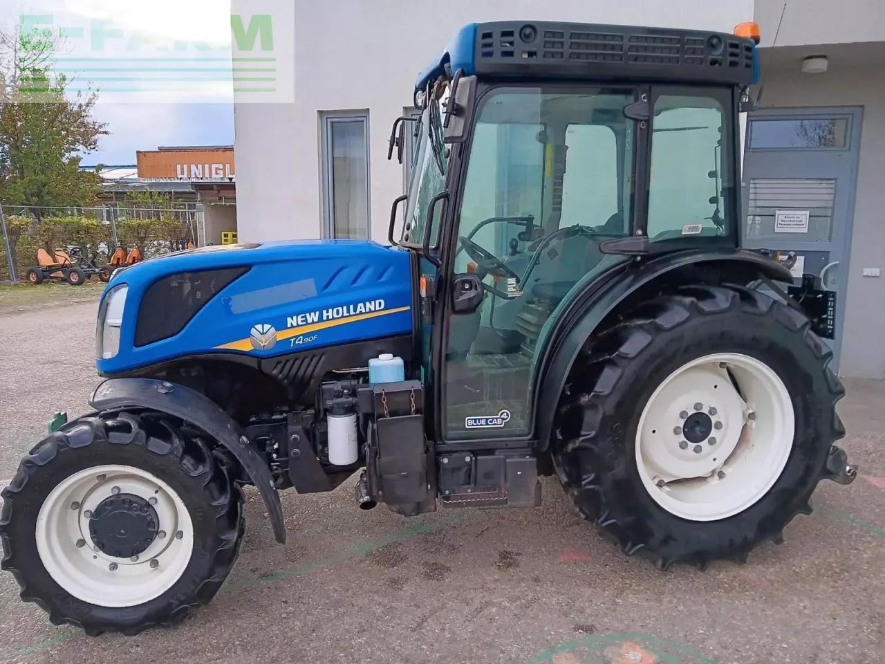 New Holland t4.90 f F - Tracteur agricole: photos 4 New Holland t4.90 f F - Tracteur agricole: photos 4
