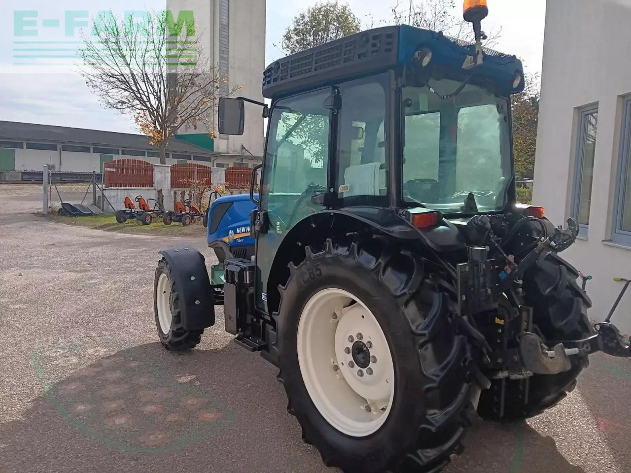 New Holland t4.90 f F - Tracteur agricole: photos 4 New Holland t4.90 f F - Tracteur agricole: photos 4