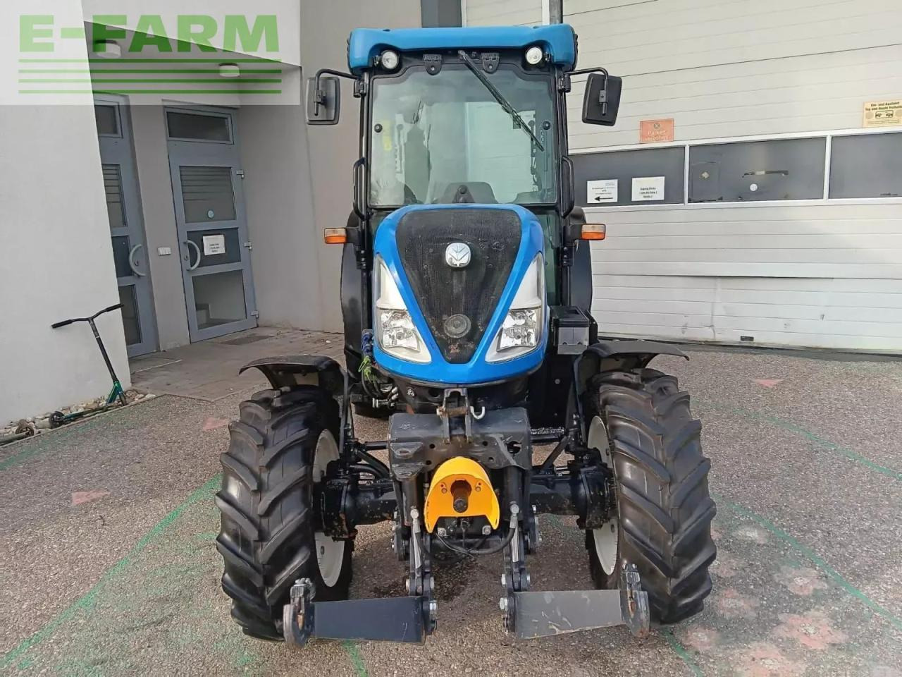 New Holland t4.90 f F - Tracteur agricole: photos 2 New Holland t4.90 f F - Tracteur agricole: photos 2