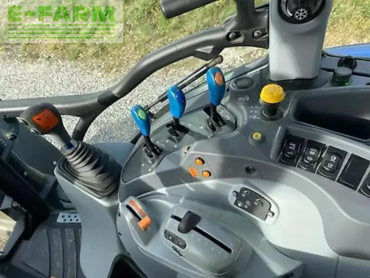 Tracteur agricole New Holland t5.120 electro command: photos 10
