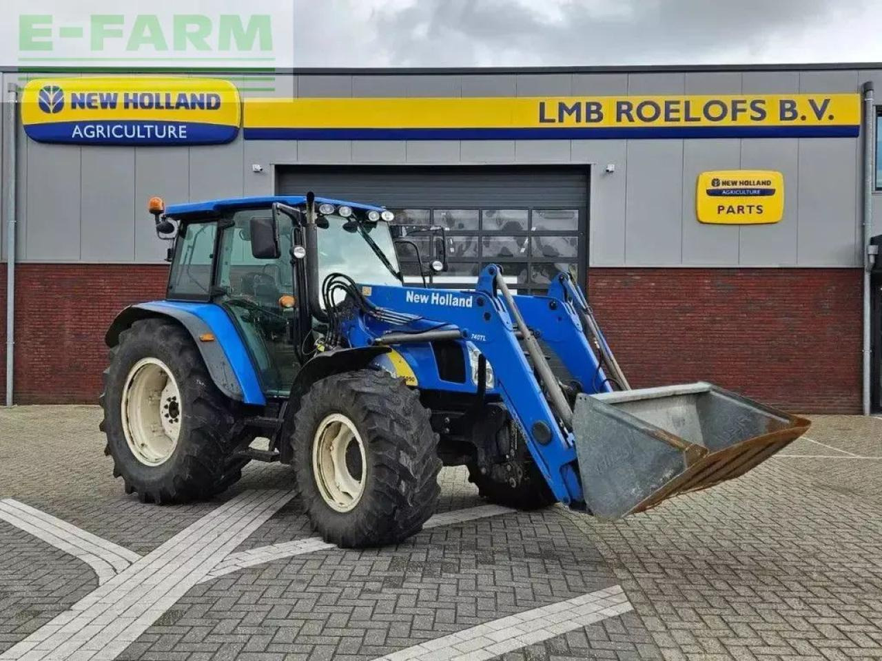 New Holland t5050 met frontlader - Tracteur agricole: photos 1 New Holland t5050 met frontlader - Tracteur agricole: photos 1