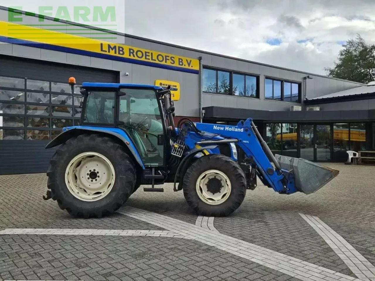 New Holland t5050 met frontlader - Tracteur agricole: photos 2 New Holland t5050 met frontlader - Tracteur agricole: photos 2