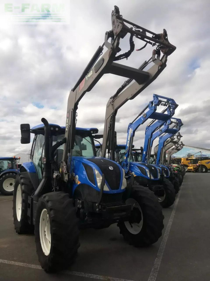 New Holland t6.125 electrocommand t4b - Tracteur agricole: photos 2 New Holland t6.125 electrocommand t4b - Tracteur agricole: photos 2