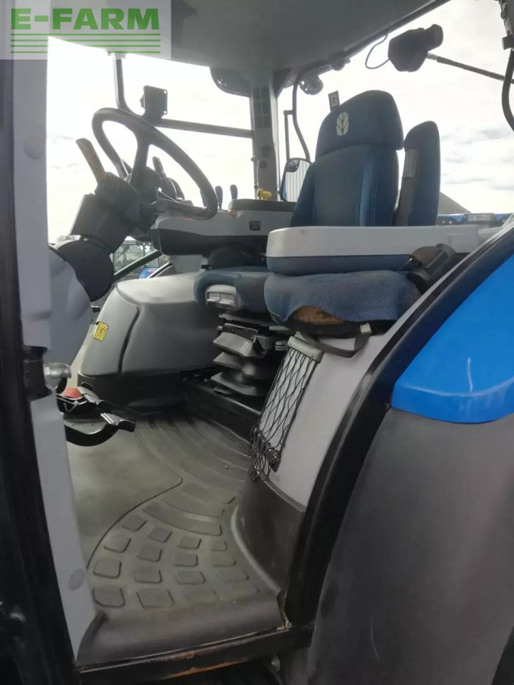 New Holland t6.145 dynamic command - Tracteur agricole: photos 4 New Holland t6.145 dynamic command - Tracteur agricole: photos 4