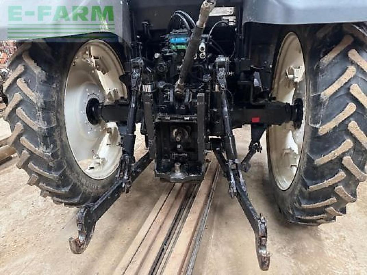 New Holland t6030 - Tracteur agricole: photos 5 New Holland t6030 - Tracteur agricole: photos 5