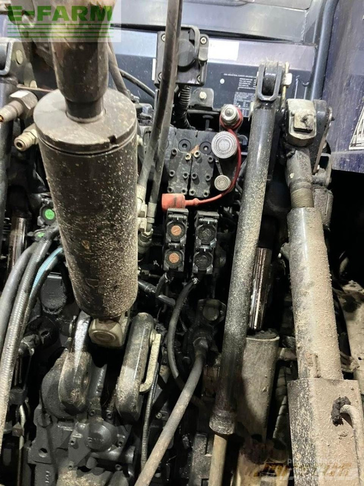 New Holland t7.315 - Tracteur agricole: photos 4 New Holland t7.315 - Tracteur agricole: photos 4