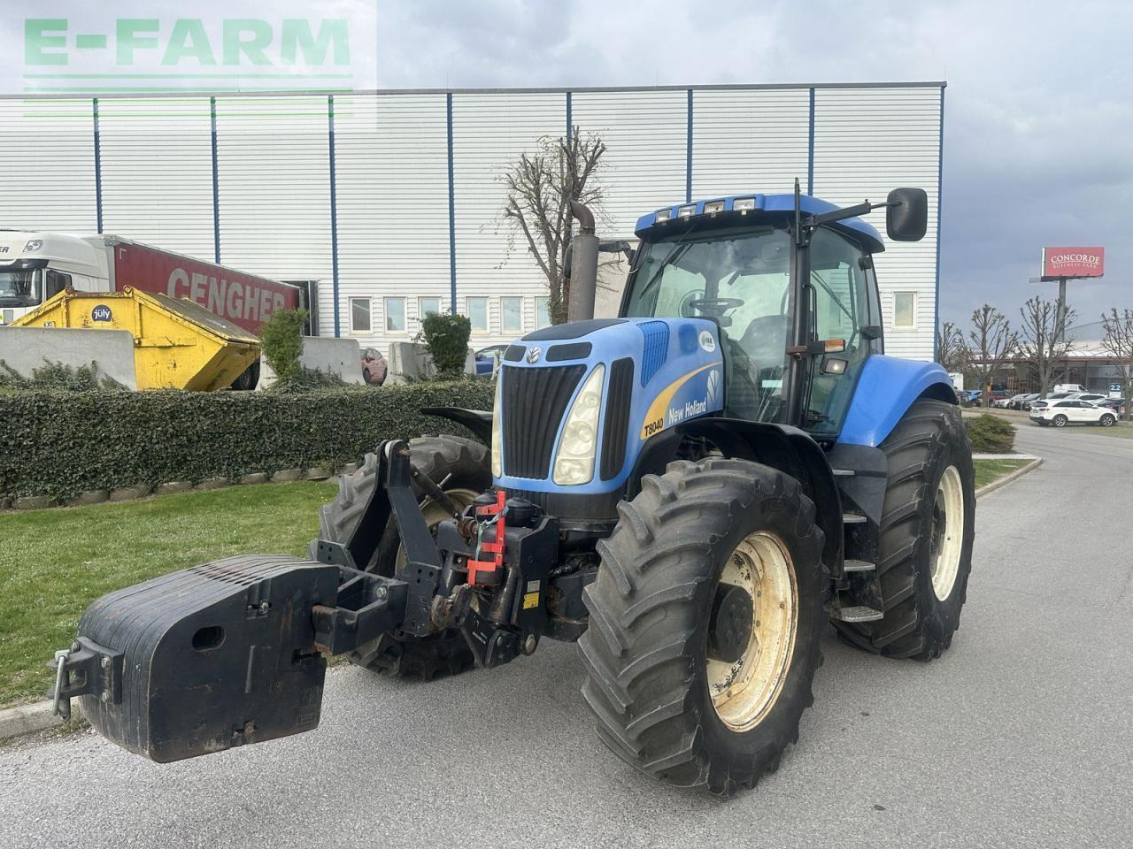 New Holland t8040 - Tracteur agricole: photos 1 New Holland t8040 - Tracteur agricole: photos 1