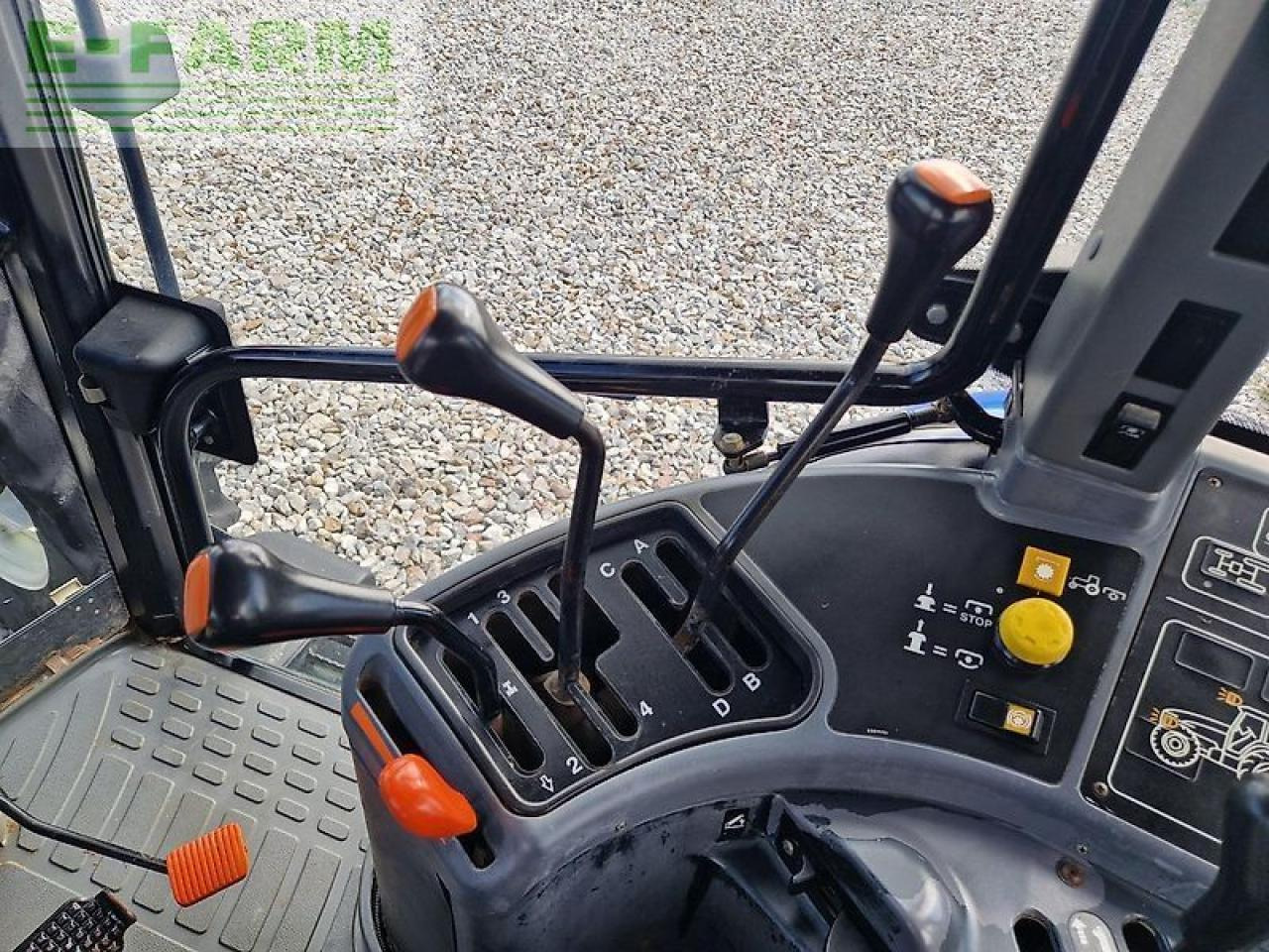 New Holland tm 120 - Tracteur agricole: photos 5 New Holland tm 120 - Tracteur agricole: photos 5