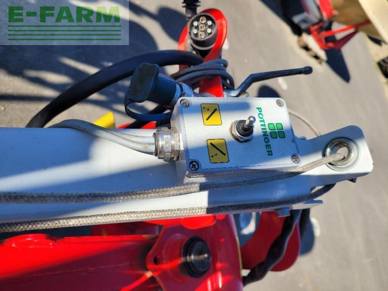 Pöttinger top 702 c - Faneuse: photos 4 Pöttinger top 702 c - Faneuse: photos 4