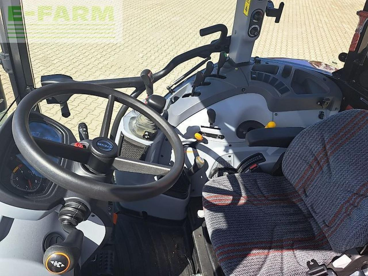 Steyr 4065 kompakt s S - Tracteur agricole: photos 5 Steyr 4065 kompakt s S - Tracteur agricole: photos 5