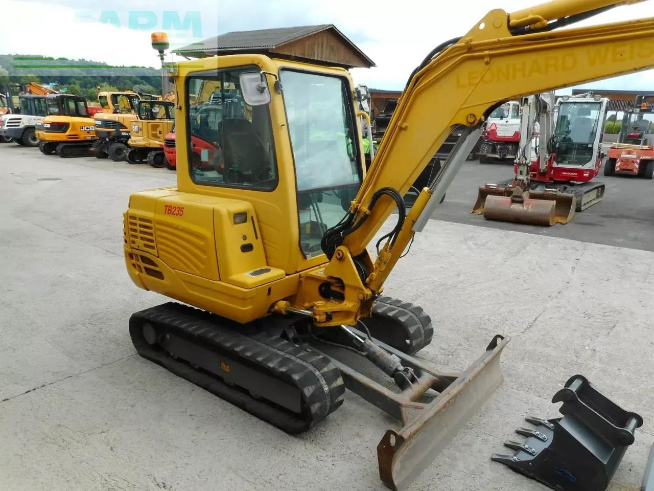 Takeuchi tb 235 ( 3.605kg ) powertilt + hydr. sw - Mini pelle: photos 5 Takeuchi tb 235 ( 3.605kg ) powertilt + hydr. sw - Mini pelle: photos 5