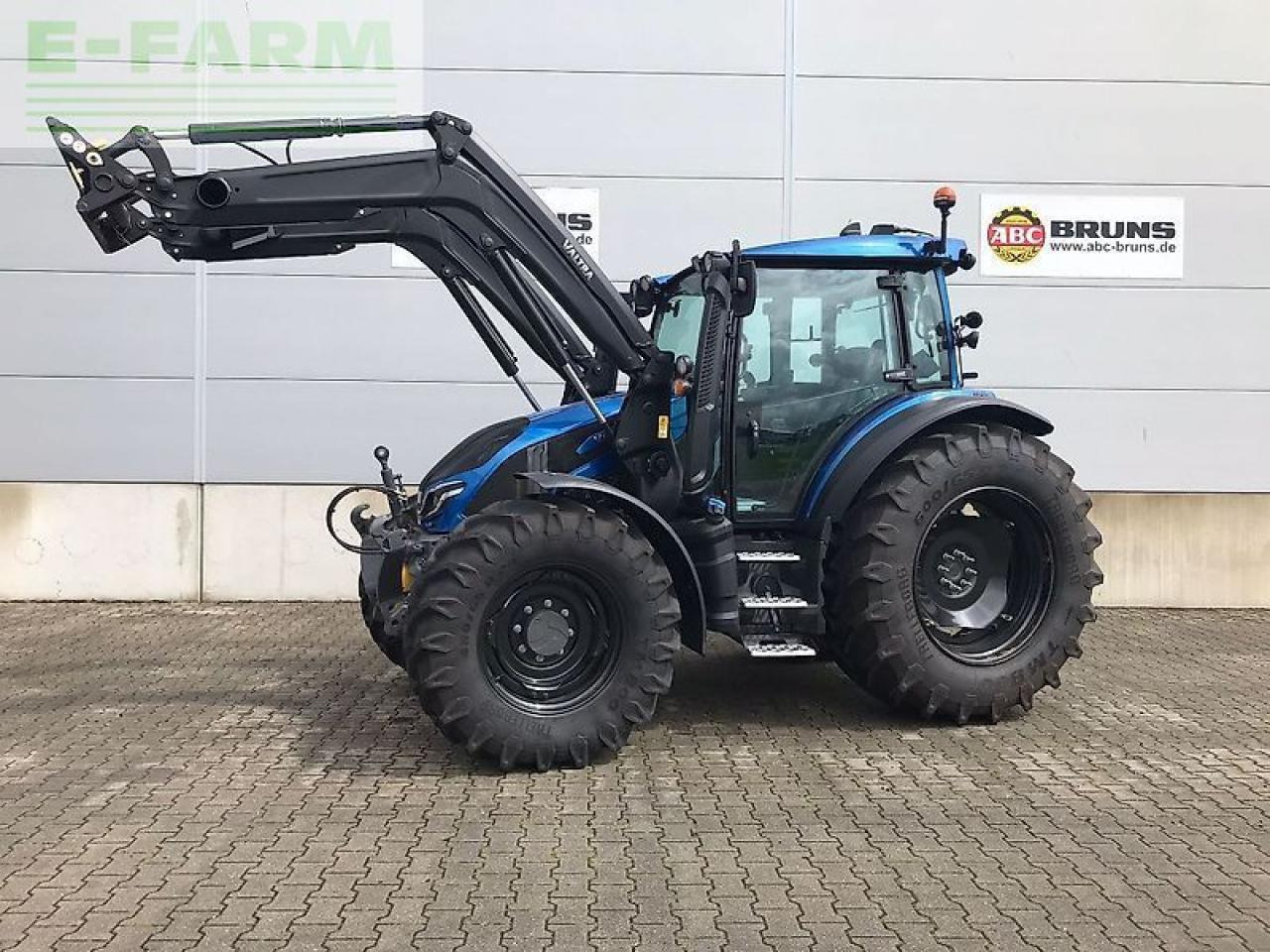 Valtra g135 - Tracteur agricole: photos 2 Valtra g135 - Tracteur agricole: photos 2