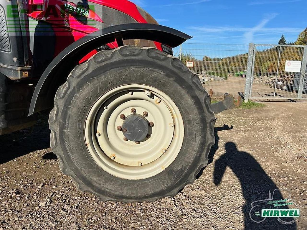 Tracteur agricole Valtra n 104: photos 10