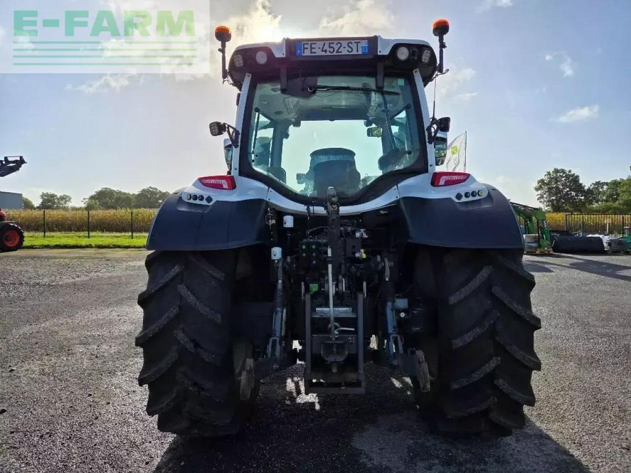 Valtra n124 hitech h5 HiTech - Tracteur agricole: photos 3 Valtra n124 hitech h5 HiTech - Tracteur agricole: photos 3