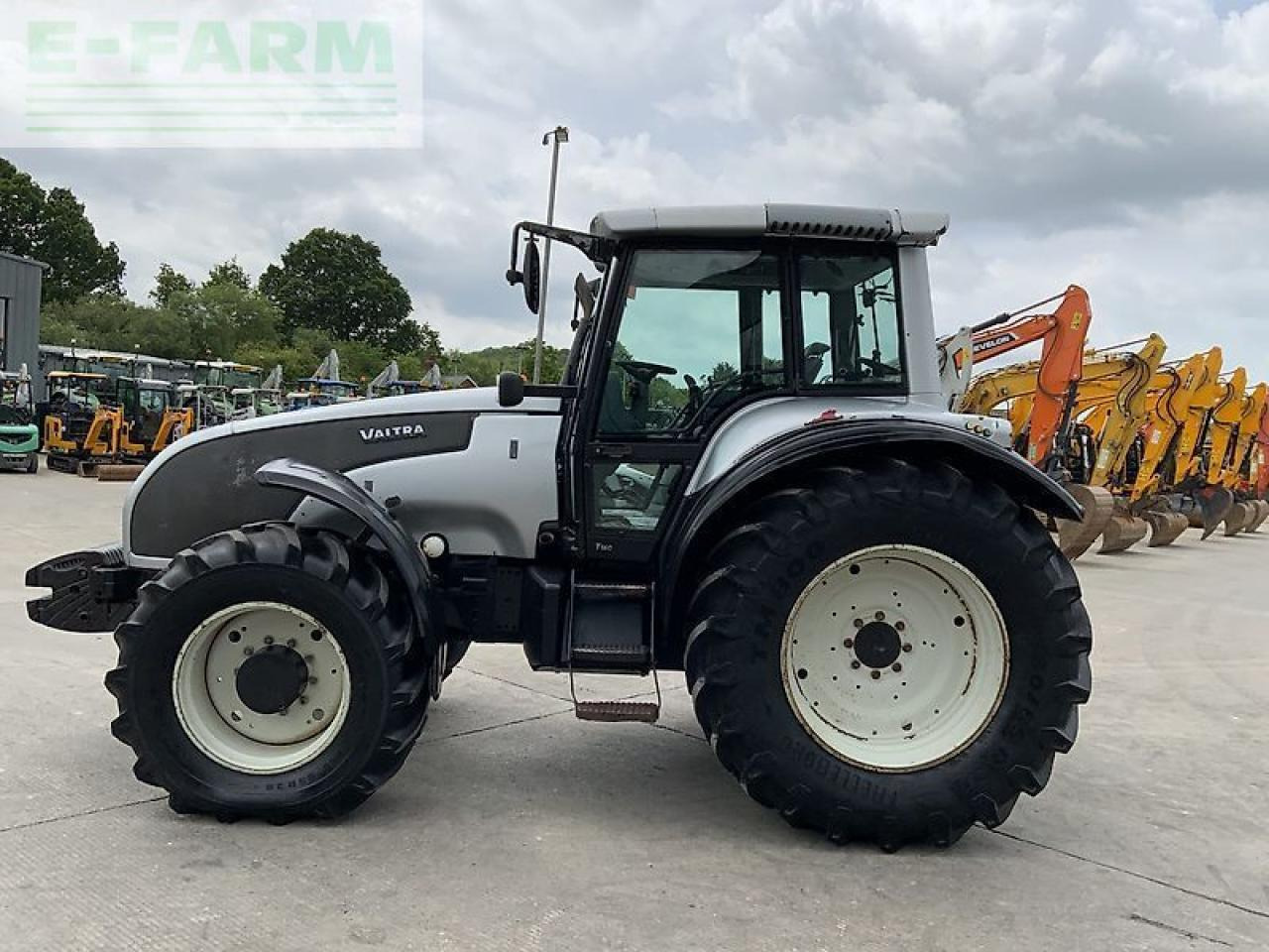 Valtra t160 twin track reverse drive tractor (st23284) - Tracteur agricole: photos 5 Valtra t160 twin track reverse drive tractor (st23284) - Tracteur agricole: photos 5