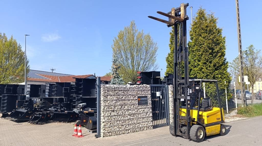 Yale ERP 25 Triplex 4,3 m, Zusatzhydr., Hubkraft 2,5 t - Chariot élévateur électrique: photos 1 Yale ERP 25 Triplex 4,3 m, Zusatzhydr., Hubkraft 2,5 t - Chariot élévateur électrique: photos 1