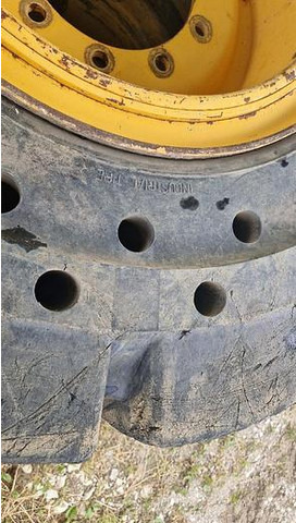 Big Vollgummi Räder 20,5 x 25 mit Volvo Felgen - Pneu: photos 4 Big Vollgummi Räder 20,5 x 25 mit Volvo Felgen - Pneu: photos 4