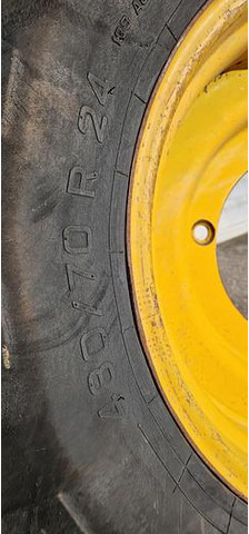 Crédit-bail de Pirelli 480/70R24 Reifen Pirelli 480/70R24 Reifen: photos 9