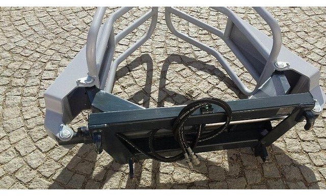 Rundballengreifer 180 cm pass. zu Euro Aufnahme - Grappin pour Machine agricole: photos 4 Rundballengreifer 180 cm pass. zu Euro Aufnahme - Grappin pour Machine agricole: photos 4