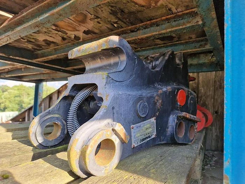 Terex / Fermec / MF Schnellwechsler - Attache rapide: photos 1 Terex / Fermec / MF Schnellwechsler - Attache rapide: photos 1