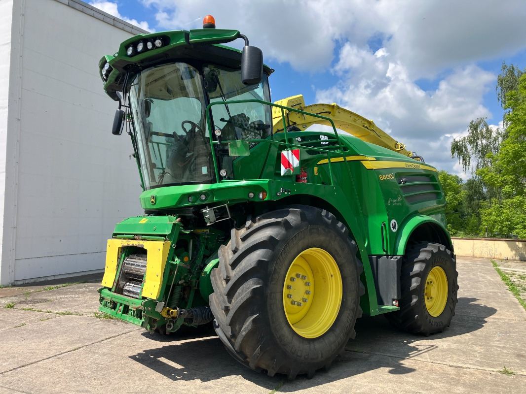 John Deere 8400i mit Kemper 360 und Pick-Up 639 - Matériel de récolte: photos 1 John Deere 8400i mit Kemper 360 und Pick-Up 639 - Matériel de récolte: photos 1