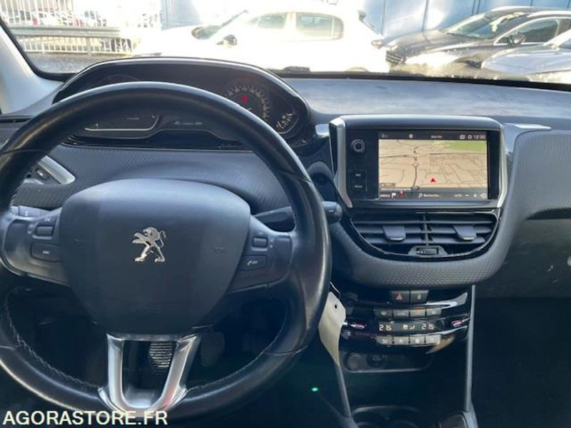 208 ALLURE PT 110cv-05/2016- 87950 KM - Voiture: photos 5 208 ALLURE PT 110cv-05/2016- 87950 KM - Voiture: photos 5