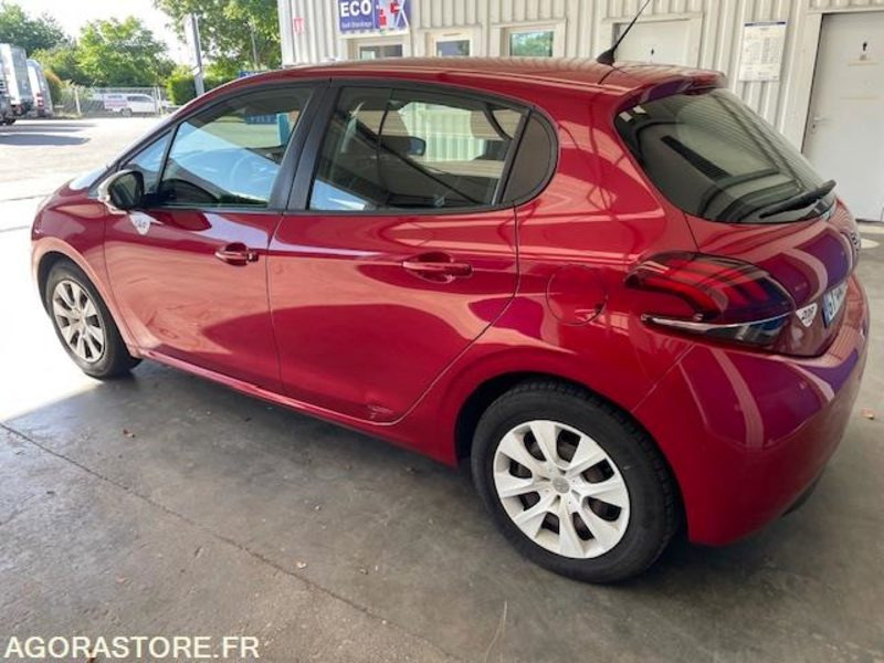 208 LIKE PT 68cv. 11/2016 . 98350 KM - Voiture: photos 2 208 LIKE PT 68cv. 11/2016 . 98350 KM - Voiture: photos 2