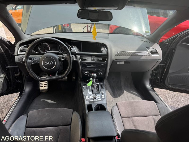 AUDI A4 RS4 - 2013 - 155 000KM - Voiture: photos 5 AUDI A4 RS4 - 2013 - 155 000KM - Voiture: photos 5