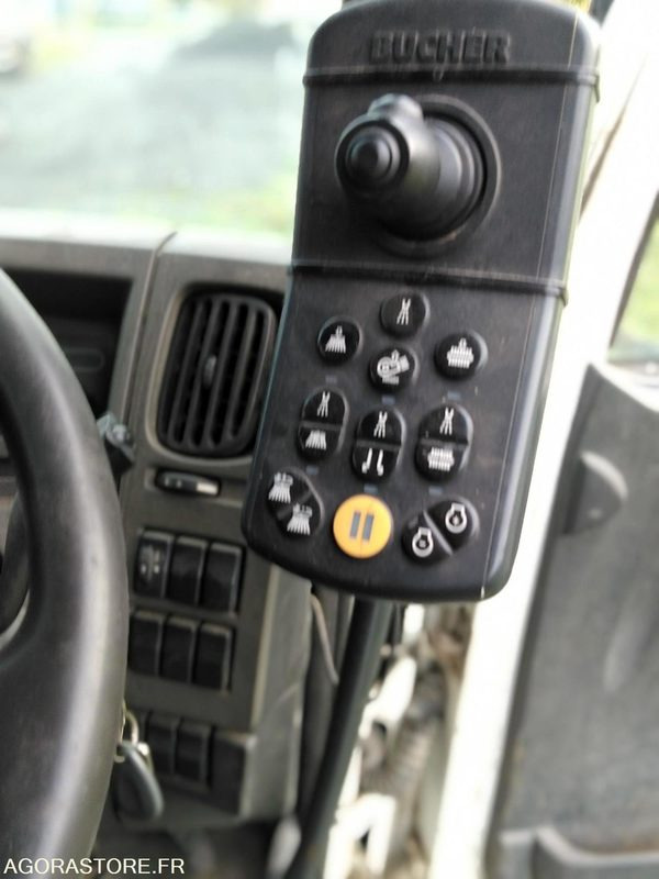 BALAYEUSE DM-075-AD - Balayeuse de voirie: photos 5 BALAYEUSE DM-075-AD - Balayeuse de voirie: photos 5