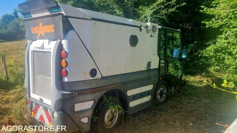 BALAYEUSE SCHMIDT COMPACT 200 - Balayeuse de voirie: photos 1 BALAYEUSE SCHMIDT COMPACT 200 - Balayeuse de voirie: photos 1