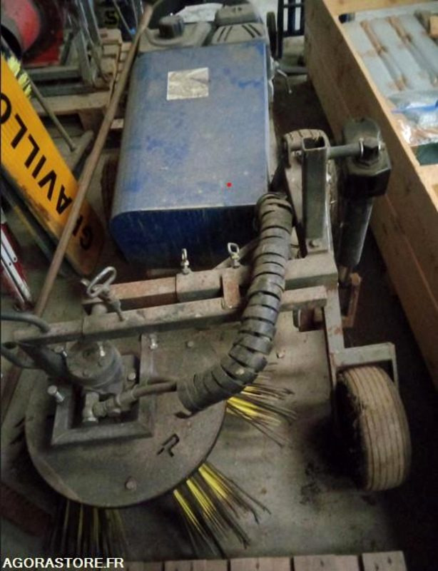 BALAYEUSE THERMIQUE - Balayeuse de voirie: photos 1 BALAYEUSE THERMIQUE - Balayeuse de voirie: photos 1