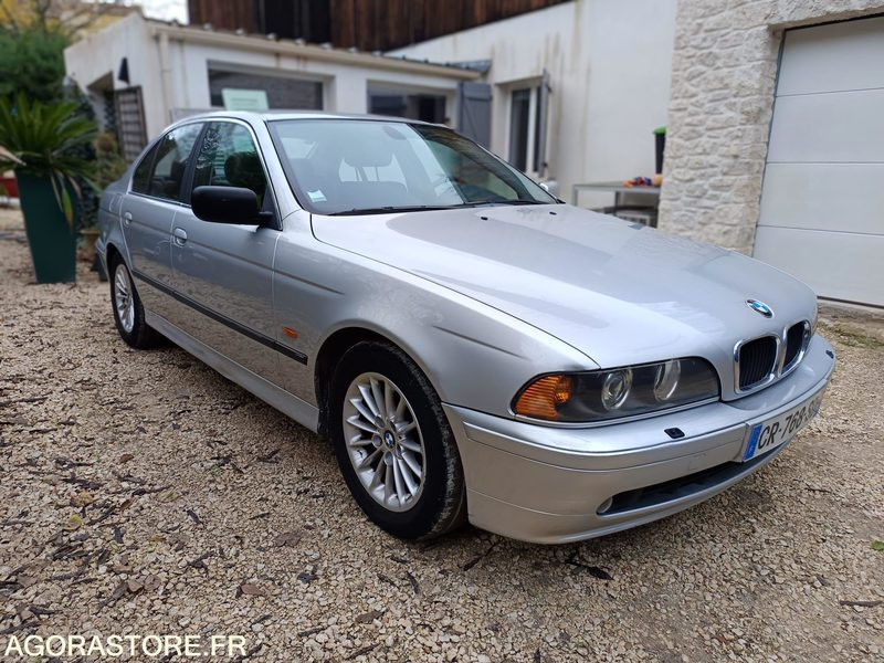 BMW SERIE 5 525i 2.5 i 192CH BOITE AUTOMATIQUE - 2001 - 212000KMS - Voiture: photos 3 BMW SERIE 5 525i 2.5 i 192CH BOITE AUTOMATIQUE - 2001 - 212000KMS - Voiture: photos 3
