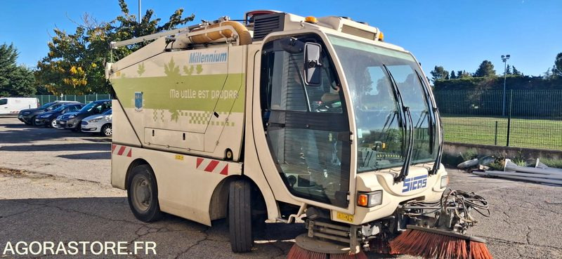 Balayeuse Euroclean Sicas modèle Millennium " New Generation" - Balayeuse de voirie: photos 1 Balayeuse Euroclean Sicas modèle Millennium " New Generation" - Balayeuse de voirie: photos 1