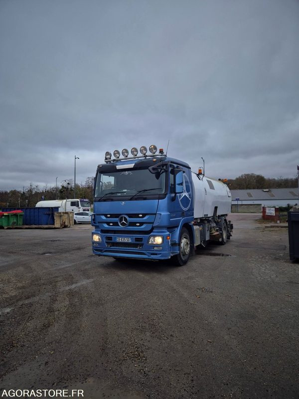 Balayeuse Eurovoirie Optifant 70 TA THP - 2012 - 242 000 heures - Balayeuse de voirie: photos 3 Balayeuse Eurovoirie Optifant 70 TA THP - 2012 - 242 000 heures - Balayeuse de voirie: photos 3