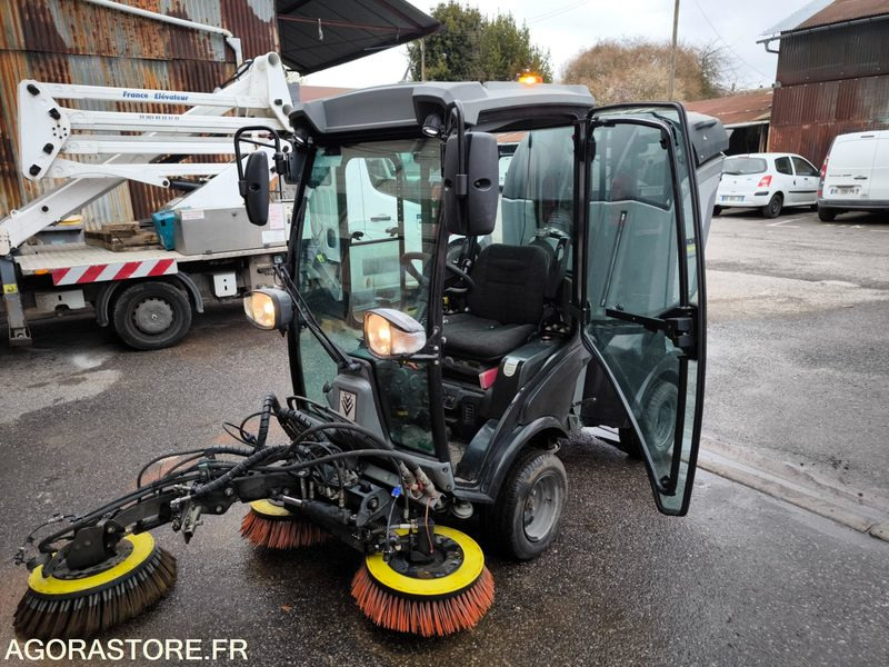 Balayeuse KARCHER MIC 34C 558 heures 2019 - Balayeuse de voirie: photos 1 Balayeuse KARCHER MIC 34C 558 heures 2019 - Balayeuse de voirie: photos 1