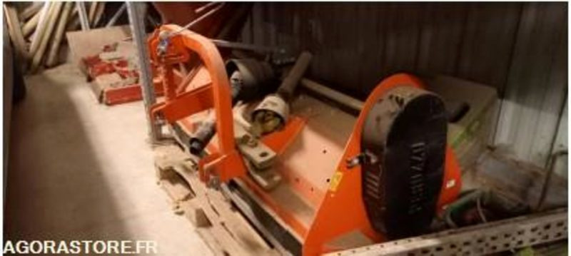 Broyeur Kubota 1600 - Matériel de jardinage: photos 2 Broyeur Kubota 1600 - Matériel de jardinage: photos 2