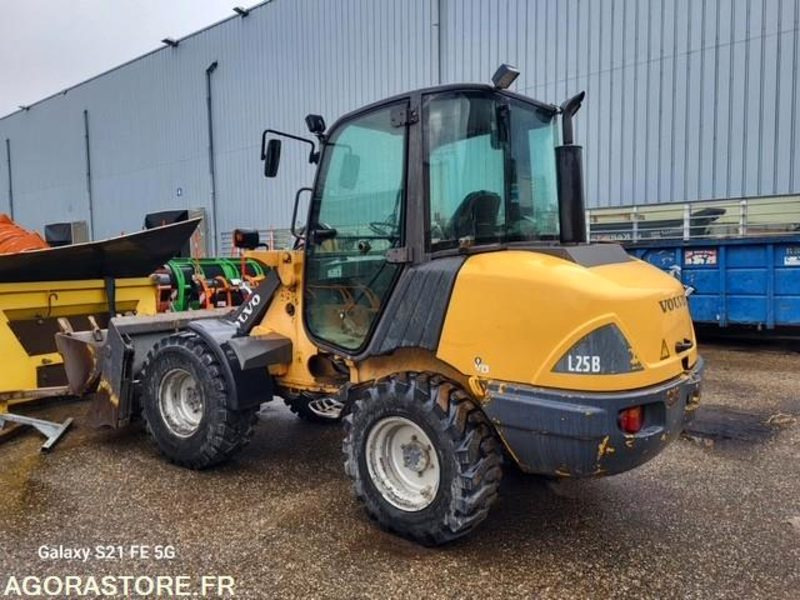 CHARGEUSE VOLVO L25B-P 2008 6200 HEURES - Chargeuse: photos 3 CHARGEUSE VOLVO L25B-P 2008 6200 HEURES - Chargeuse: photos 3