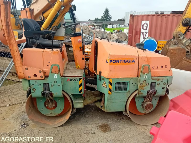 COMPACTEUR TANDEM AMMANN AV23-2 -- 2001 -- ENVIRON 800 HEURES - Compacteur: photos 3 COMPACTEUR TANDEM AMMANN AV23-2 -- 2001 -- ENVIRON 800 HEURES - Compacteur: photos 3