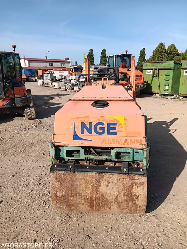 COMPACTEUR TANDEM AMMANN AV23-2 -- 2001 -- ENVIRON 800 HEURES - Compacteur: photos 5 COMPACTEUR TANDEM AMMANN AV23-2 -- 2001 -- ENVIRON 800 HEURES - Compacteur: photos 5