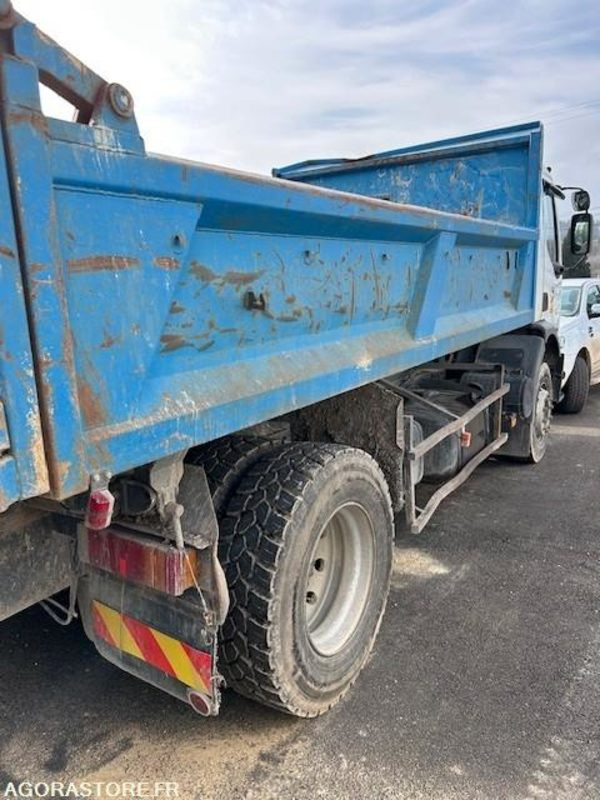 CAMION BI-BENNE RENAULT PREMIUM 270 DCI 420 000 KM 2002 - Camion: photos 2 CAMION BI-BENNE RENAULT PREMIUM 270 DCI 420 000 KM 2002 - Camion: photos 2