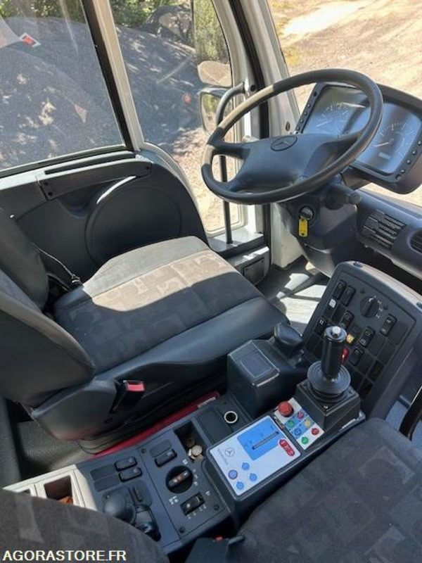 MERCEDES UNIMOG U300 - Camion: photos 5 MERCEDES UNIMOG U300 - Camion: photos 5