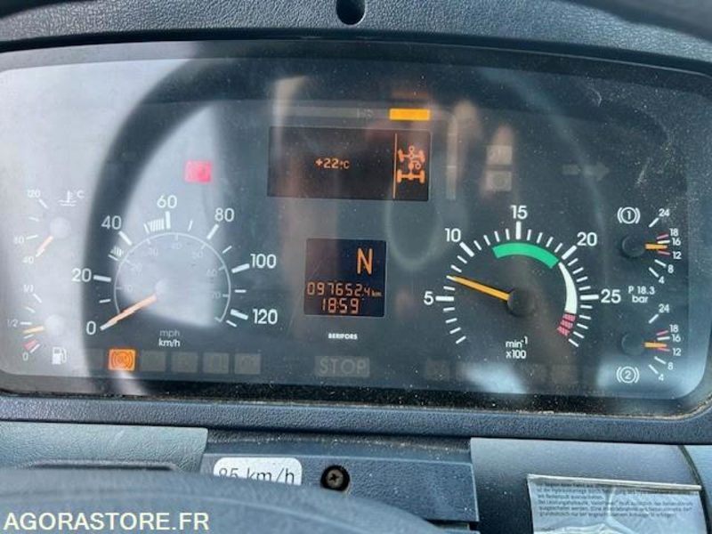 MERCEDES UNIMOG U300C VERSION COMMUNALE 2000 97652 KM - Camion: photos 3 MERCEDES UNIMOG U300C VERSION COMMUNALE 2000 97652 KM - Camion: photos 3